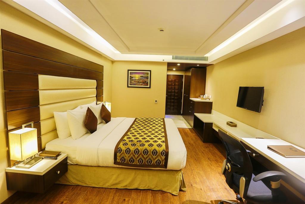 Ranjee'S Hotel Lucknow Room photo